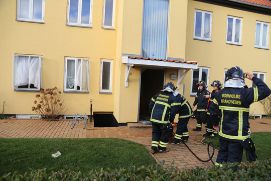 Udrykning til r�gfyldt lejlighed