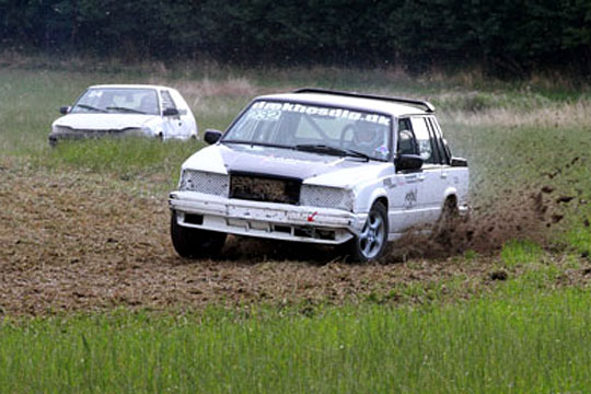 Massive protester mod motorsportsbane