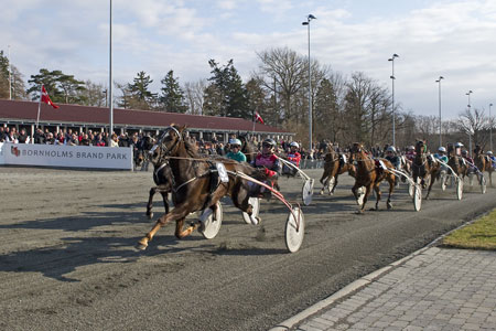Travbanen f�r Bet25 som hovedsponsor