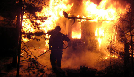 To m�nd ovrefra tiltalt efter skur nedbr�ndte