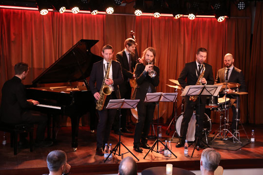 Us�dvanlig jazz i Raschs Pakhuz