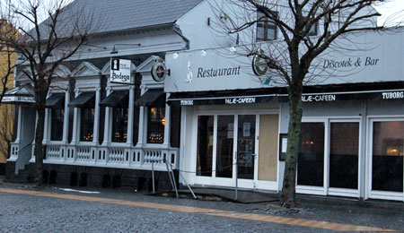 St�tte til musik p� Pal� Cafeen