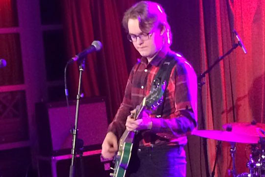 Tom Gudbergsen opvarmer til Fallulah