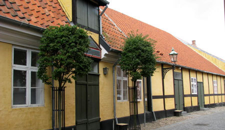 Teater m�tte udskifte ulovlige ruder