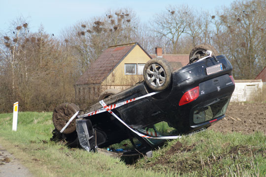 Bil endte p� taget p� Stavsdalsvej