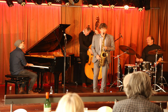 Jazzlegende hyldet i Raschs Pakhuz