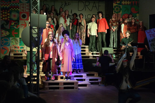 9. klasser til forpremiere p� Hair