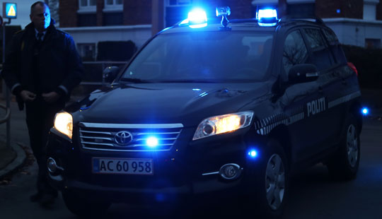 54-�rig br�kkede arm ved anholdelse