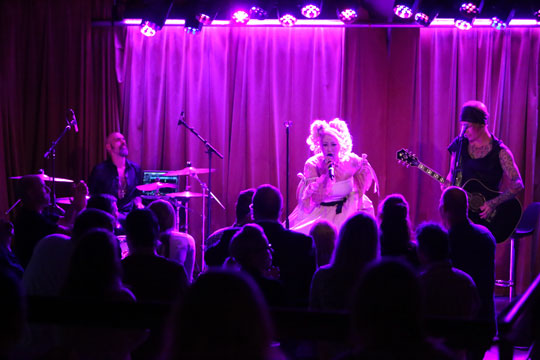 Popdukke i Raschs Pakhuz