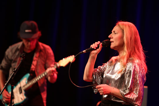 Alberte Winding med nyt og gammelt