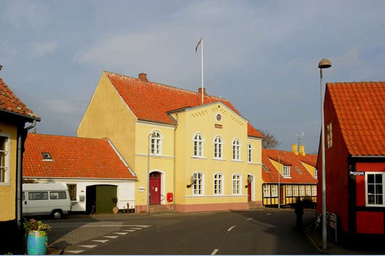 Nyt liv i Svaneke R�dhus