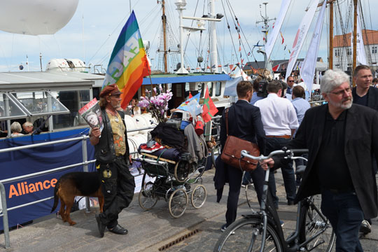 Cyklister bl�ser p� loven