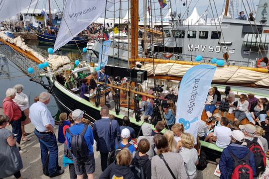 30.000 g�stede fredag Folkem�det i Allinge