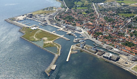 Sejlskib p� grund ved Nex�