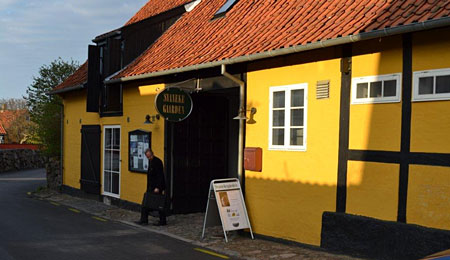 Svanekegaarden f�r st�tte til udstilling