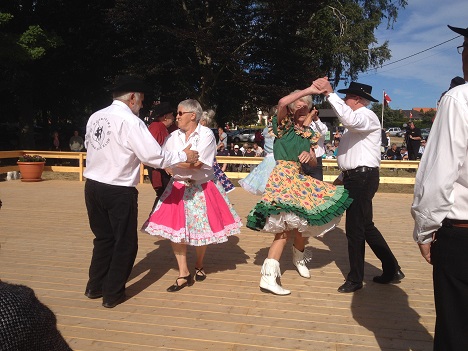 S�ndag �bner dansegulvet p� Hasle F�lled