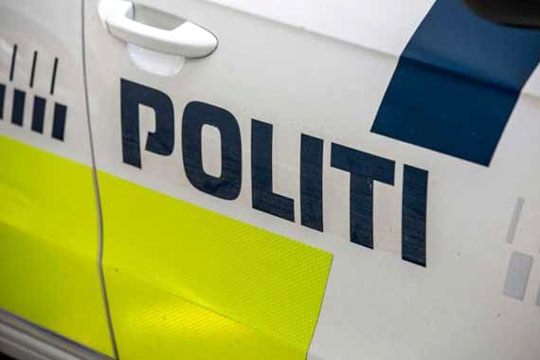 Nabo opdagede t�ndt kogeplade