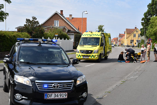 Knallert p�k�rt af bakkende bil