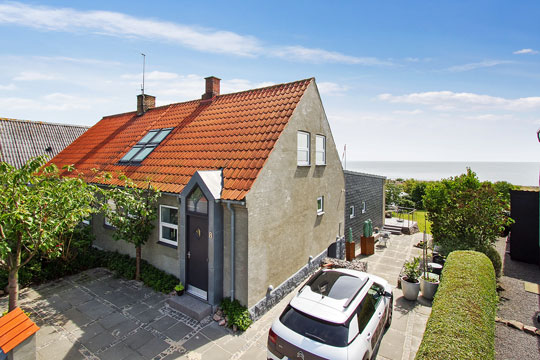 Moderne hus i Nex� direkte ned til vandet