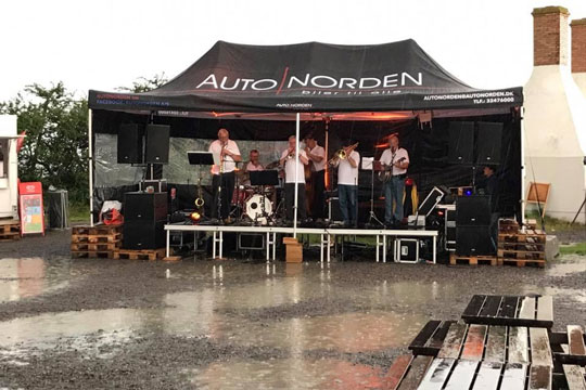 Regnvejr kunne afl�ses i bes�gstallet