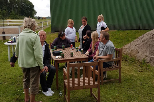 Ny hesteg�rd trak mange interesserede