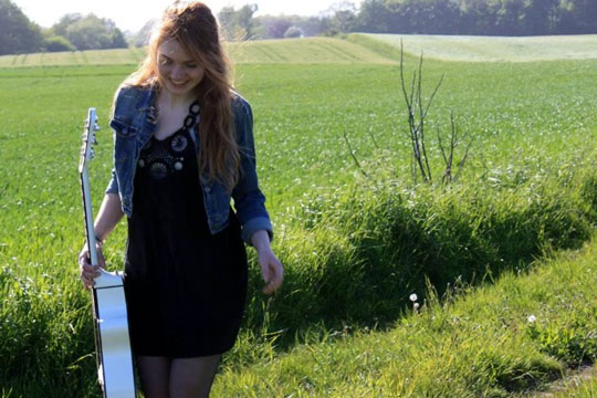 Natasja varmer op til Lars Lilholt