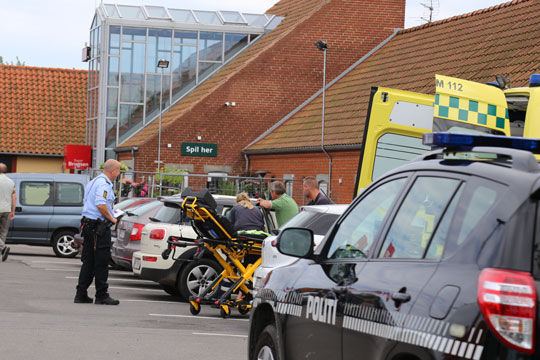 Kvindelig turist k�rt ned i Aakirkeby