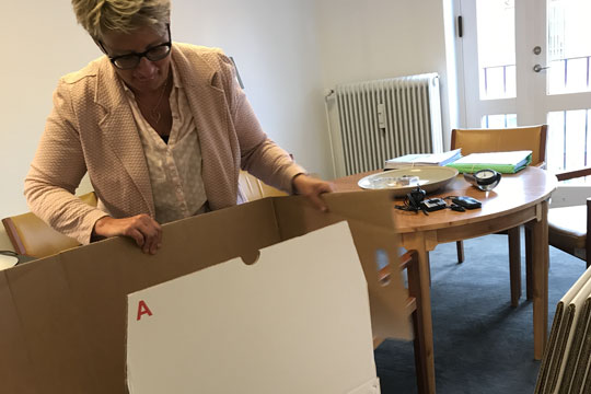 Advokatkontor pakkes i flyttekasser