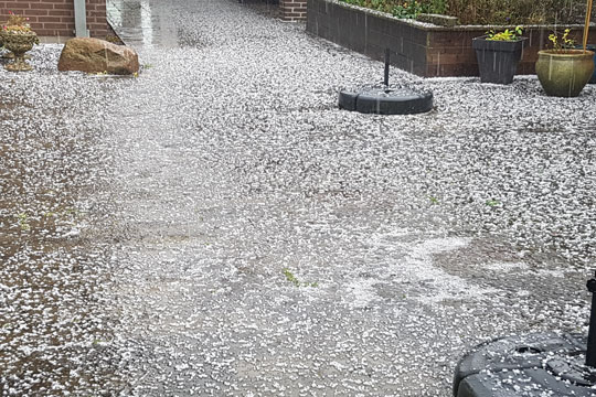 Regn- og haglvejr i Aakirkeby