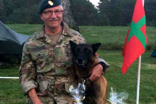 Axel er hjemmev�rnets bedste hund