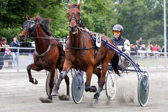  Sp�ndende k�retur til John Mikkelsen i 3-�rsmesteskabet