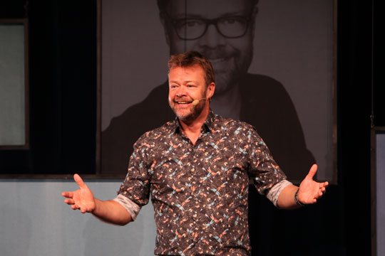 Bang fyldte Musikhuzet med latter