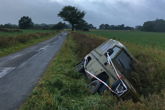 33-�rig bilist endte i gr�ften