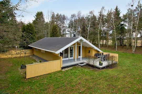 Velholdt fritidshus i �ster S�marken