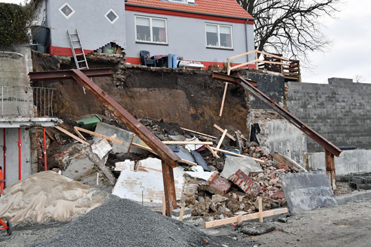 Hus i Arnager i fare for at styrte sammen