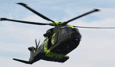 Helikopter reddede lystsejlere i n�d