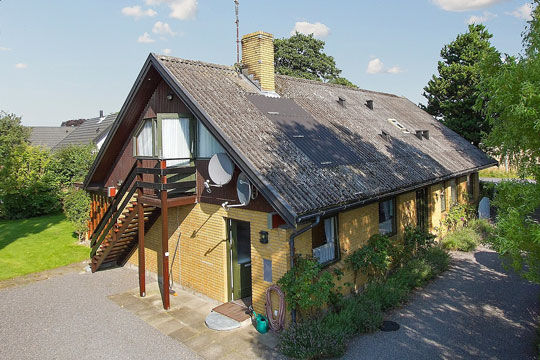 Hus med to lejligheder i Snogeb�k