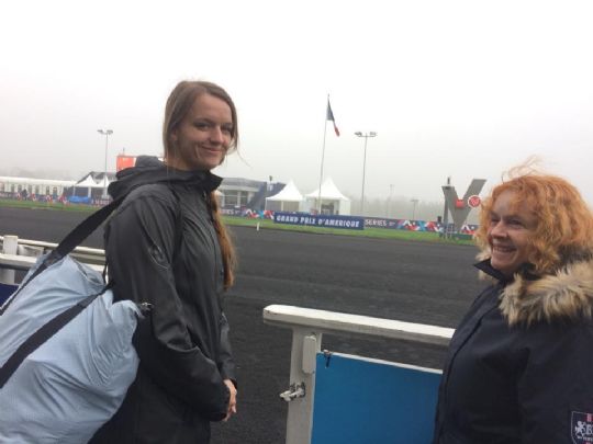 Laura fremme i Paris