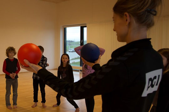 200 skoleb�rn til lege- og idr�tsst�vne