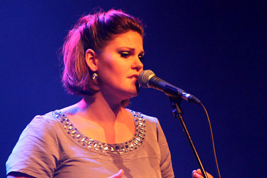 Kendt sangerinde i Raschs Pakhuz