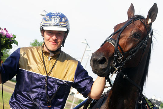 Talentfuld unghest i tr�ning hos ung bornholmer