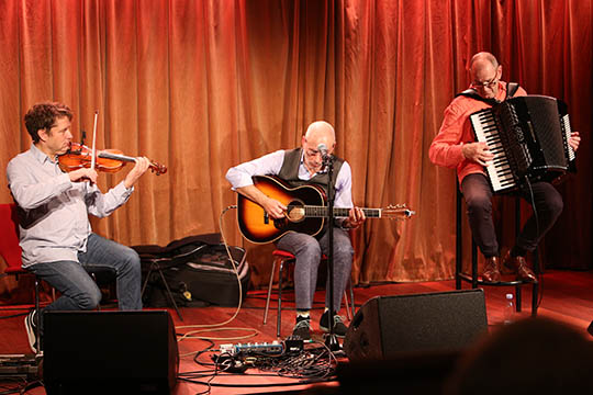 �gte spillegl�de i Raschs Pakhuz