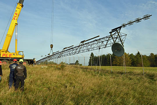 Gammel radiomast pillet ned