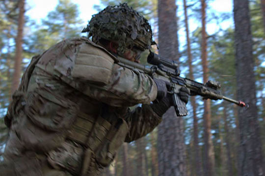 Soldater skal p� felt�velse i byer