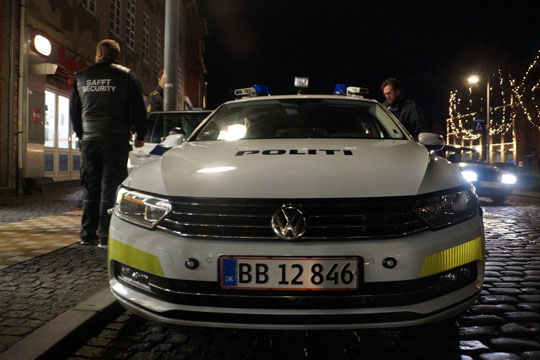 Unge truet med kniv p� Store Torv