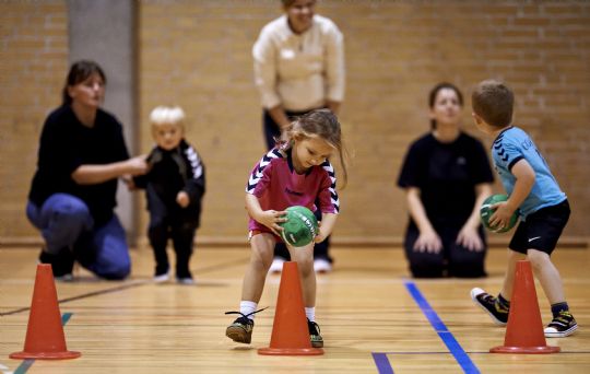 H�ndbold for de yngste