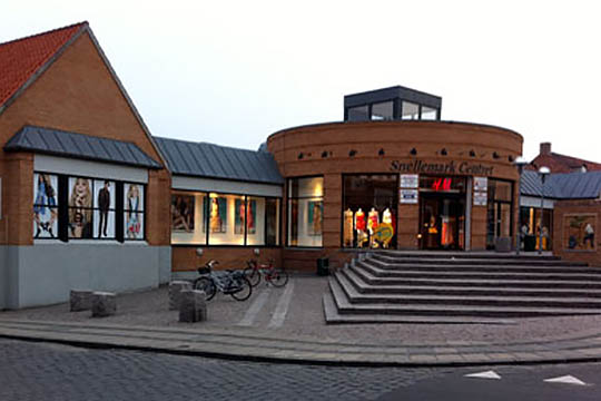 Tre unge piger bag butikstyverier