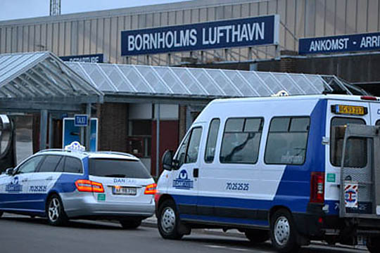 Kvinde medbragte springkniv i lufthavn