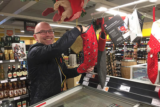 Brugsen i Tejn holder juletradition i h�vd