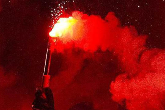 Ung mand viftede med n�dblus i R�nne